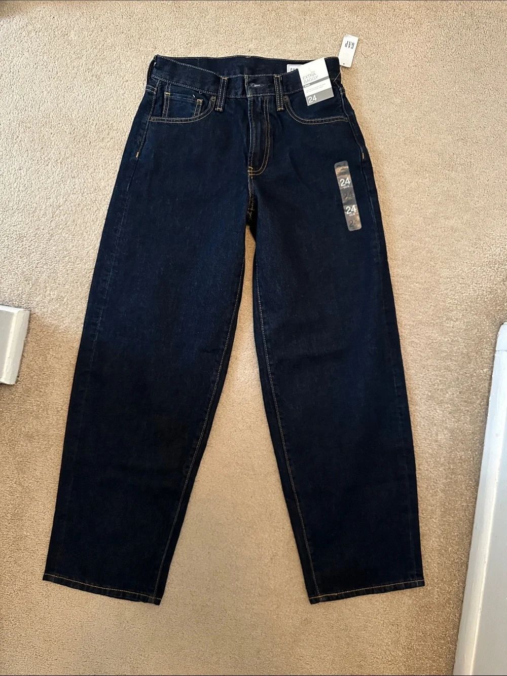 NWT Hailey Bieber Extra Baggy 24 Gap Jean